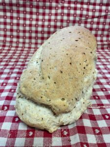 cereali-pane-fresco-cotto-su-forno-a-legna-tradizionale