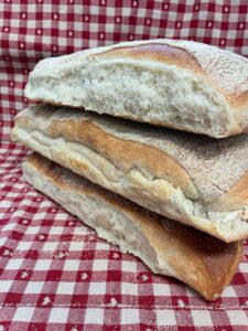 ciabatta-pane-fresco-cotto-su-forno-a-legna-tradizionale